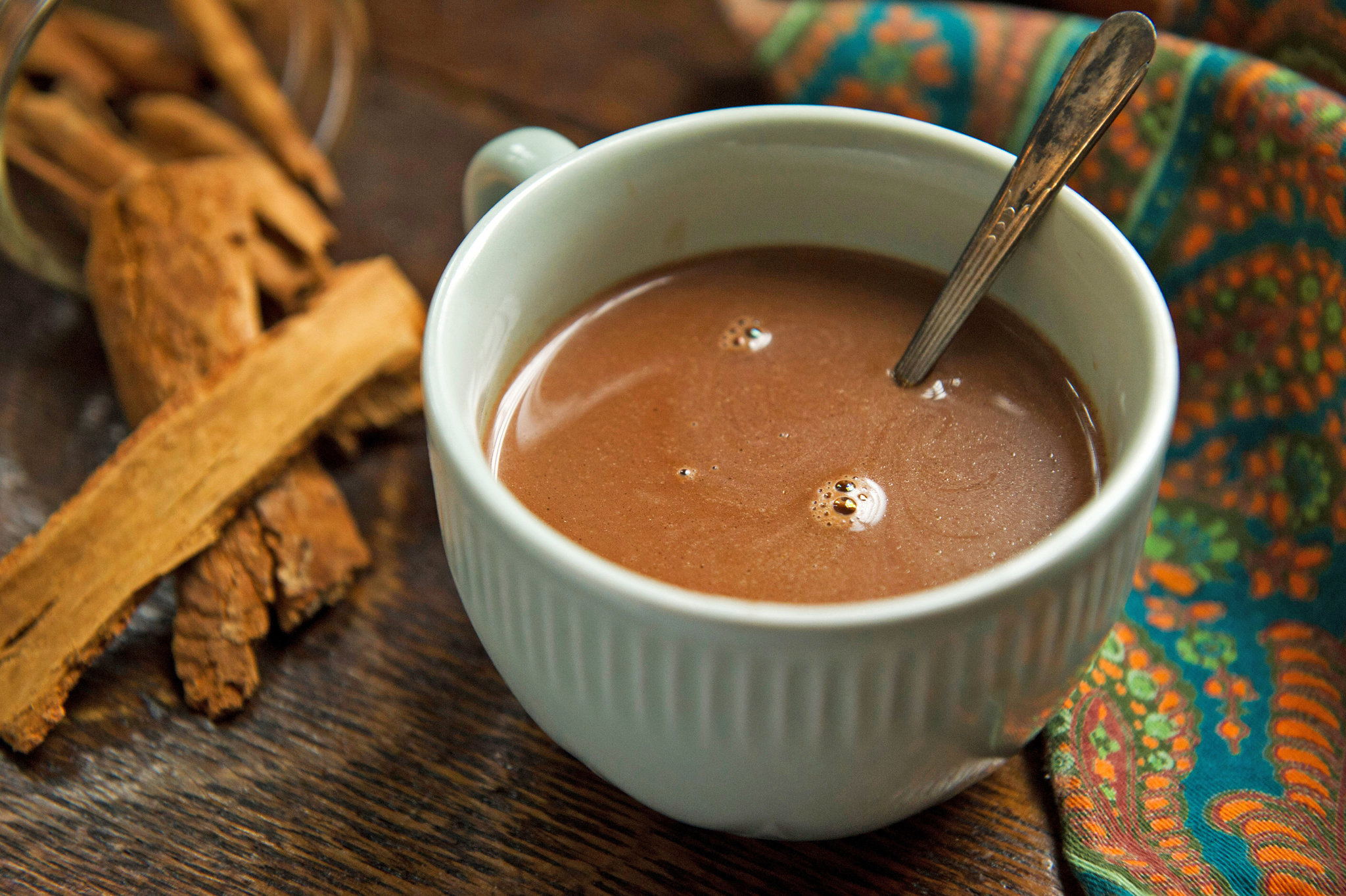 Hot chocolate. Пряный горячий шоколад. Пряный горячий шоколад Перу. Горячий шоколад напиток. Горячий какао.