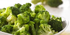 steamed-broccoli-with-olive-oil-garlic-and-lemon
