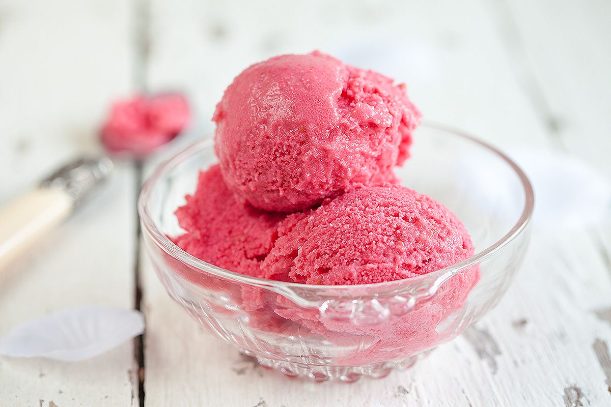 Raspberry-frozen-yogurt