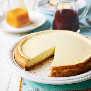 Curd-Cheesecake-With-Fruit-Sauce